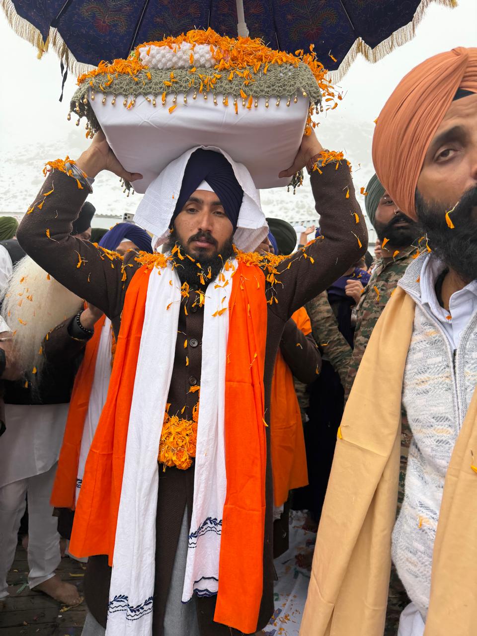 श्रद्धा और भक्ति के साथ बंद हुए हेमकुंट साहिब के कपाट, 5 हजार श्रद्धालु बने साक्षी 