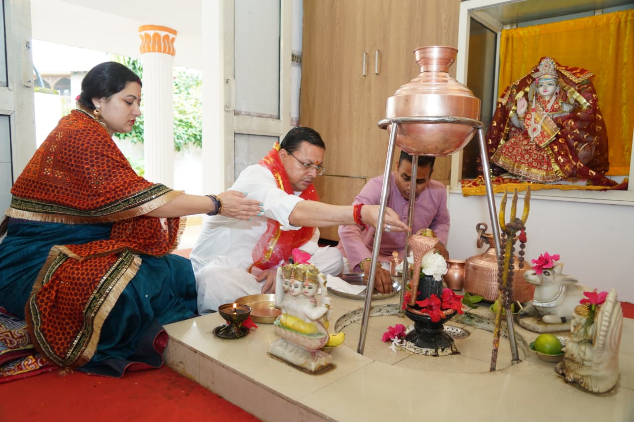 शारदीय नवरात्रि के प्रथम दिवस पर मुख्यमंत्री ने की पूजा-अर्चना, प्रदेशवासियों की सुख-समृद्धि की कामना