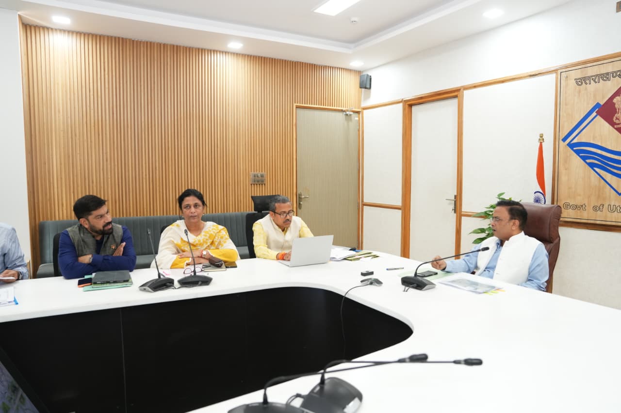 प्रमुख सचिव ने राजाजी नेशनल पार्क एवं फूलों की घाटी राष्ट्रीय पार्क के प्रस्तावित ईको-सेंसेटिव जोन के संबंध में ली बैठक