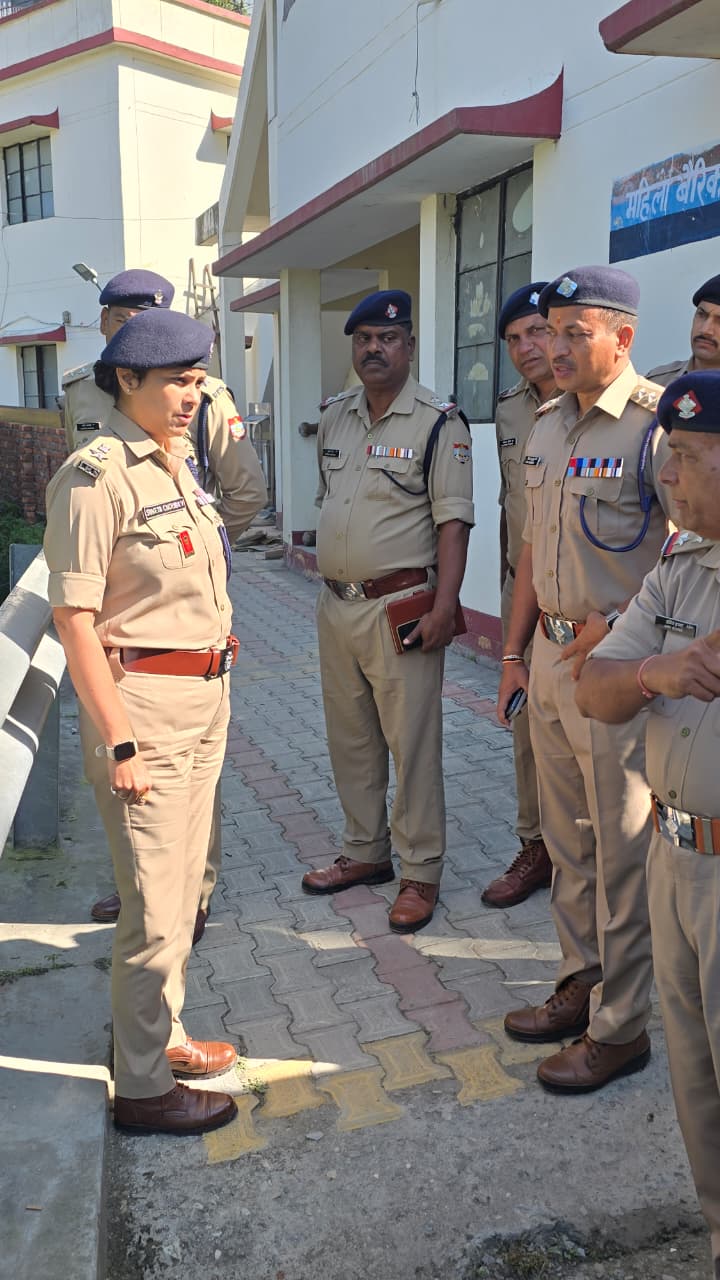 एसएसपी श्वेता चौबे ने थाना चंबा का किया आकस्मिक निरीक्षण, महिला पुलिसकर्मियों के लिए विकसित होगी स्मार्ट बैरक