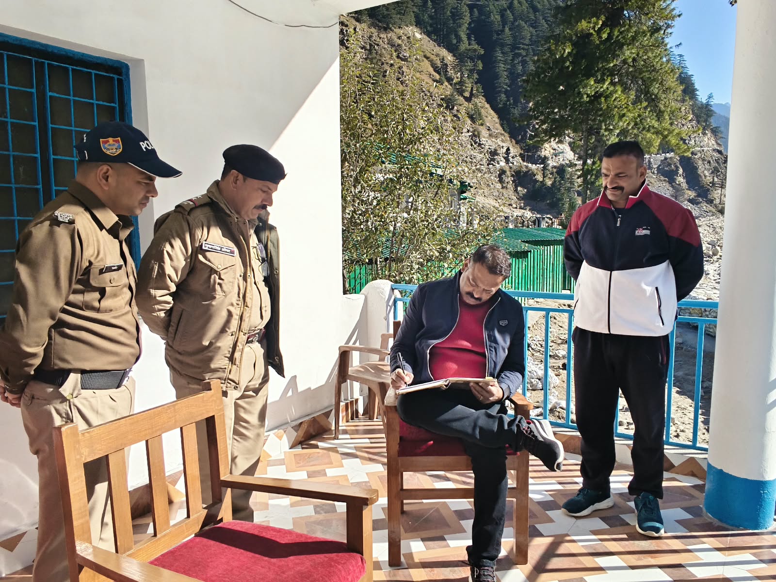 आईजी अपराध एवं कानून व्यवस्था ने किया कोतवाली हर्षिल का निरीक्षण एवं स्थलीय भ्रमण