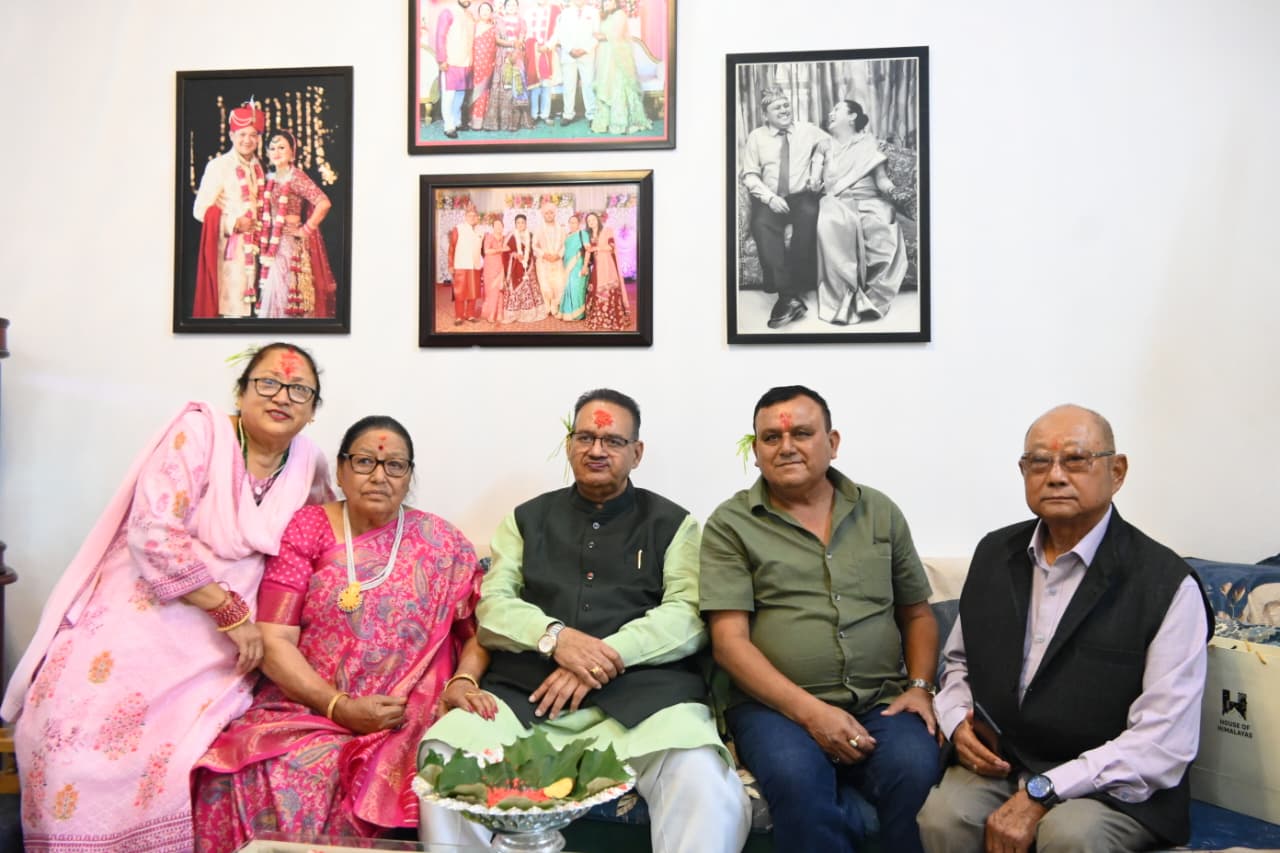 कैबिनेट मंत्री गणेश जोशी ने गोर्खाली समाज के वरिष्ठजनों से लिया आशीर्वाद, दशैं एवं विजयादशमी की दी शुभकामनाएं