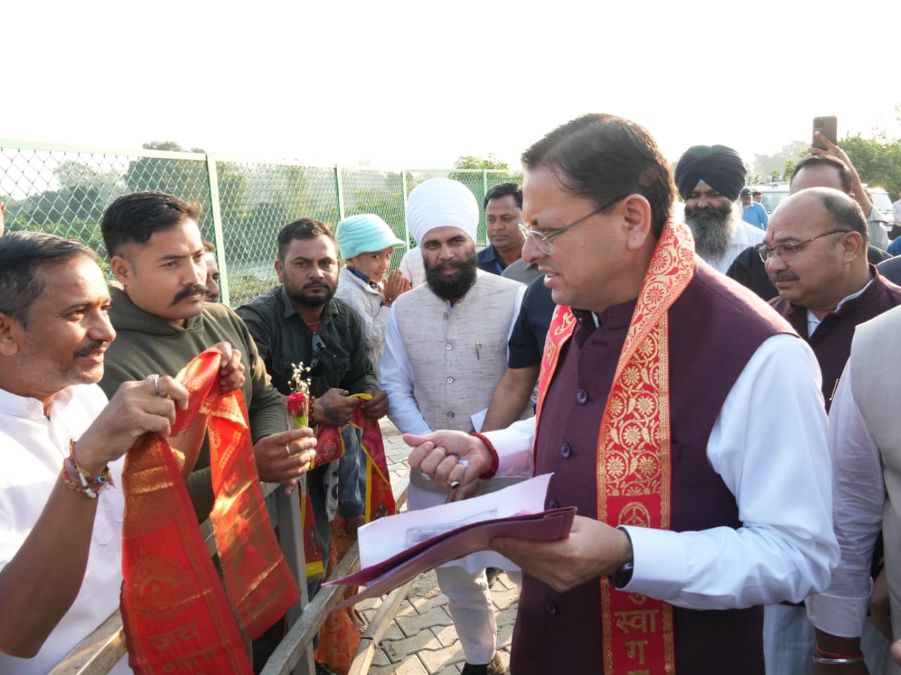 मुख्यमंत्री ने खटीमा में सुनीं जनसमस्याएं, अधिकारियों को दिए त्वरित एवं प्रभावी निस्तारण के निर्देश